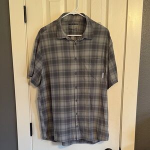 Beautiful men’s size XL Mammut brand short sleeved Madris style shirt.